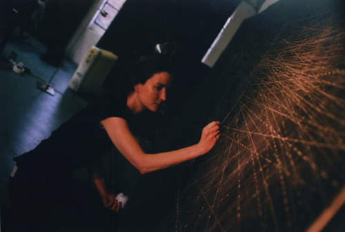 turecepcja:  crossconnectmag:  London based artist - Emma McNally took her degree in English and Philosophy and as an artist is self-taught, developing a subtle drawing style which fuels the complex mark-making of her large works in graphite on paper.