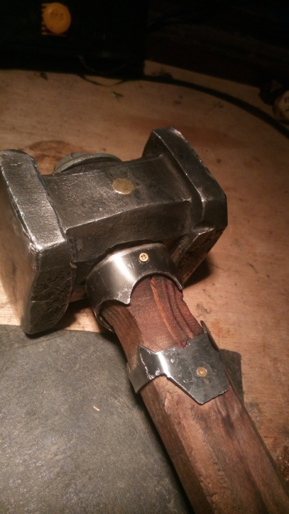 we-are-blacksmith:  ambers-hearth: Alrighty. Mashed an idea i had to get this hammer onto this handl