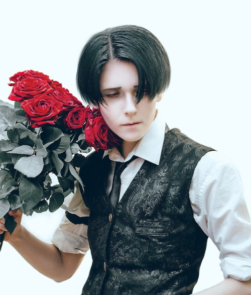 Me as Levi.Seventeen roses~ And Levi’s outfit based on one of my favorite fanarts~
