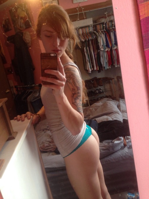 itsdangeroustogoalone-takeme:  Still working on my bangs. 