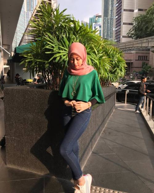 anik758: istealishare: Aisya Siapa nak video cumtribute 5 minit aisya boleh pm aku