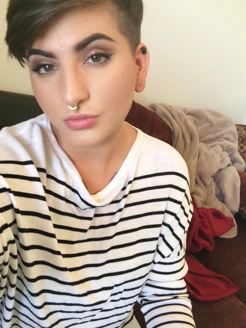 kwen-b:  time to suck today’s dick. working with the public for the first time in six months. at least i smell v good.  <3