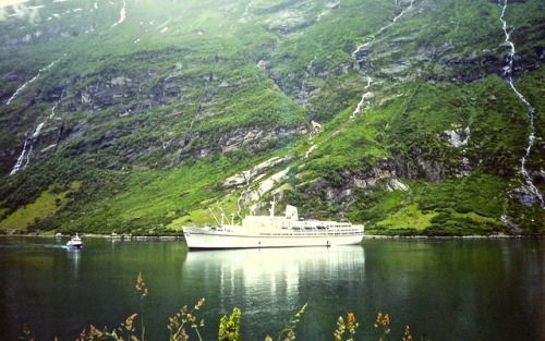 Cruiseskip, Storfjorden, Møre og Romsdal, 1984.I am posting this old scan of a rather badly faded 35