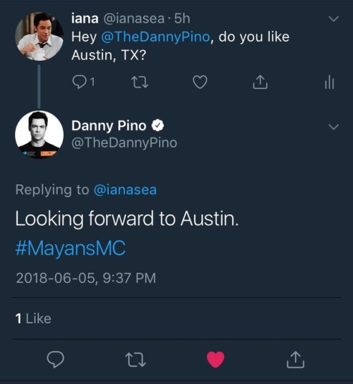 Me being totally cool and subtle as I ask Danny Pino if he&rsquo;ll be part of the Mayans MC panel a