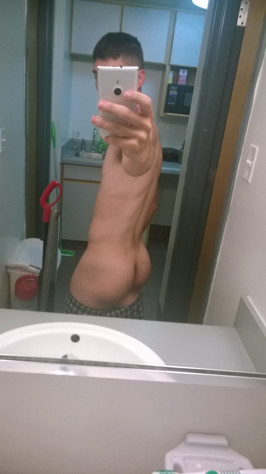 str8guysgonewild:  Air Force cutie:) he showed ass today….