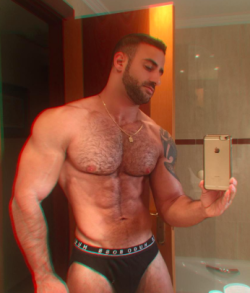 Hairy & Muscle Guys