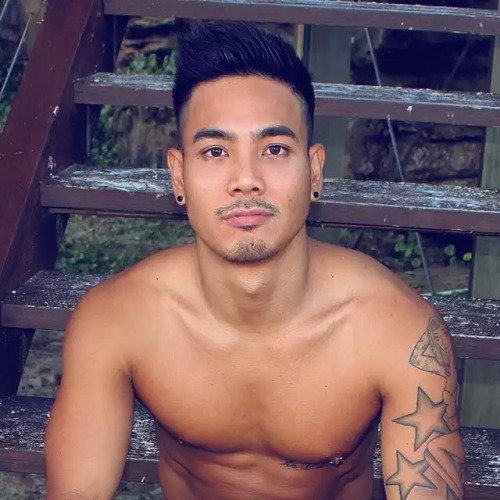renz808:  rebelziid:  Tattooed Hunk [ Gorgeous Asian guy with a great bod! ]  Hottie 