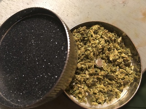 mrs-mary-jane: Where are my legal and illegal smokers?  Comment if you guys live in a legal state or