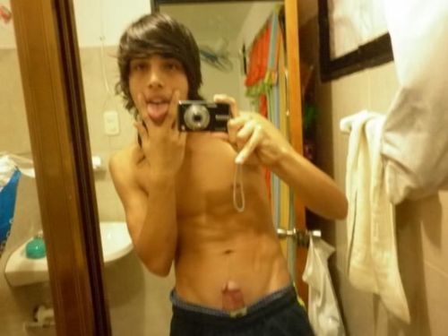 mytoolisgod:  tennybln:  Boyz4Boyz  Cocky motherfucker 
