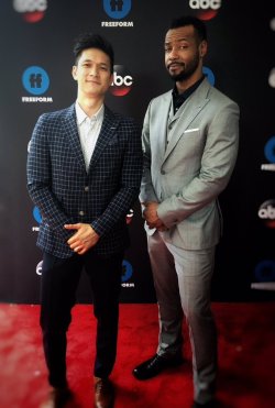 tmi-tv-show-news: shadowhunterstv: Our dapper #Shadowhunters men rockin’ the #FreeformUpfront red carpet. 🔥 (x) 