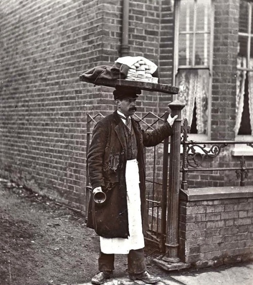 A Muffin Seller In London Early 1900Shttps://Painted-Face.com/