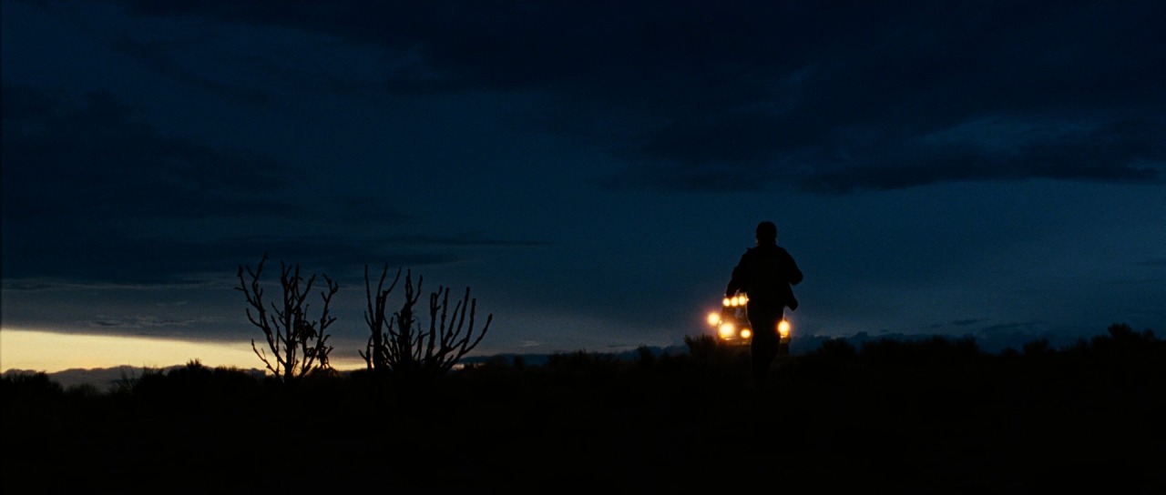 raysofcinema:  NO COUNTRY FOR OLD MEN (2007)Directed by Joel and Ethan CoenCinematography