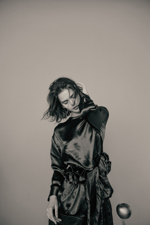 Forbidden - Photographed by KUAN
Makeup MAKO CHOU
Hair DERECK CHEN
Model BOGLARKA Fashion Model Management
Garments TACTOR
> https://institute-mag.com/2018/06/26/forbidden-2/