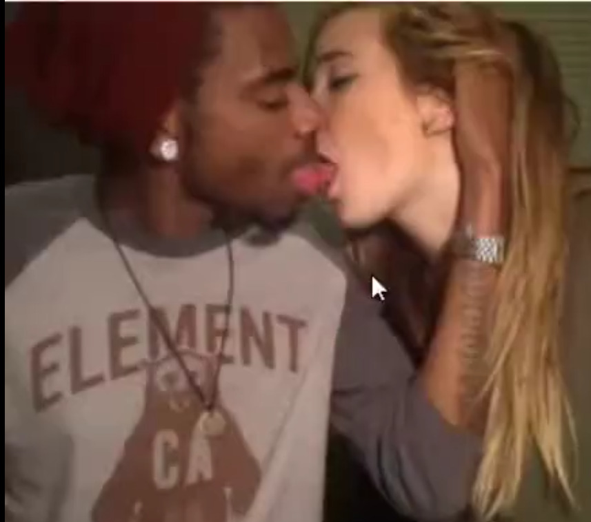 thebunnyandthebull:  nothing sexier than watching white girls and black men kiss