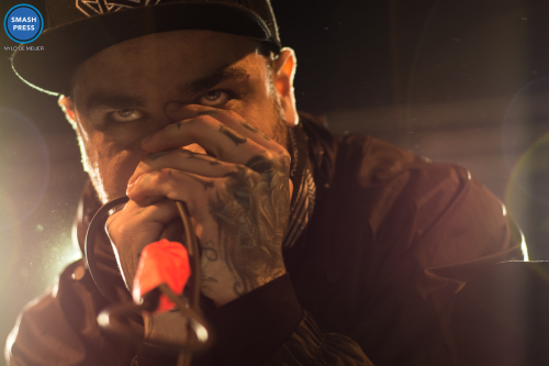 nylodemeijer:  Please, feel free to read my story!Okay, since I’m pretty proud of the photo I shot from Frankie Palmeri for Smash Press, of Emmure I wonder how many notes this photo can get on Tumblr. I wonder if people like it as much as I do, or think