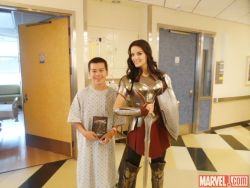 smoonie:  marvelstudiosmovies:  Lady Sif Visits the Children’s Hospital Los Angeles  :O &lt;3 Lady Sif 