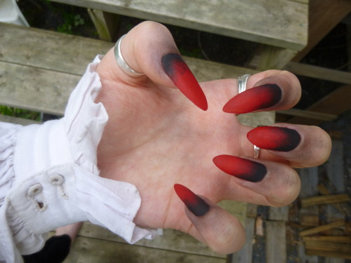 vinceaddams:I painted my nails red and black and I must say I’m very pleased with them.# how did u d