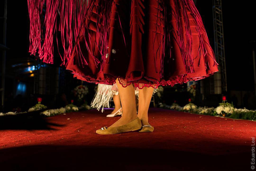 Detail of the feet of a Cholita on a catwalk during a fashion event in El Alto, 2017.
#Bolivia #elalto #fashion #shoes #cholita #red #velvet #experiencebolivia #discoversouthamerica #southamerica #documentary #documentaryphotography #documentaryphoto...