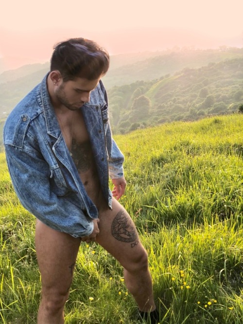 rickyroman91:Bend me over on the white cliffs of Dover.