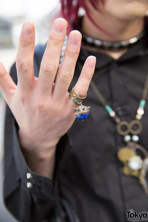 The GazettE fan Masaya on the street in Harajuku wearing a gothic look featuring fashion from ankoRO