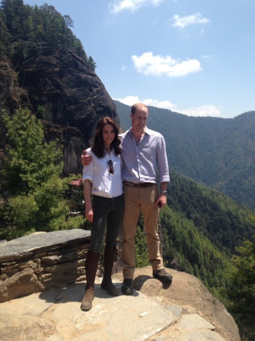 katewithasideofroyal: Kate & William pose at view point overlooking Tiger’s Nest monastery #Roya