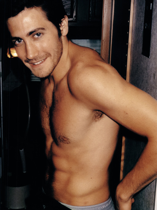 chrishemswrth:JAKE GYLLENHAALMario Testino’s ‘Let Me In’ Book Scans (2004)