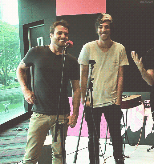 -jacklikesthrust:  zombies-from-space:  allforatl:  Nothing makes me happier than seeing my boys this happy.   the boyin the background  OH MY GOD 