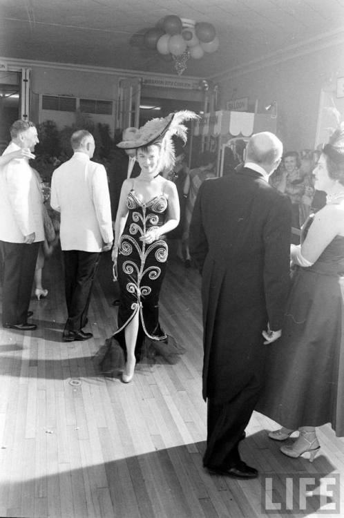 It’s both the dress and how you wear it(Robert W. Kelley. n.d.)