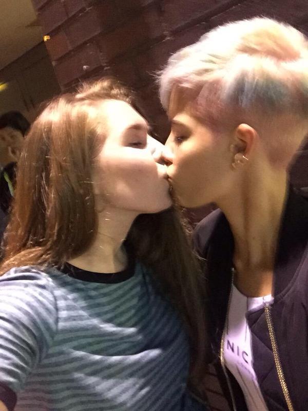 halseysource:  Halsey and a fan outside the venue // September 10, 2015 