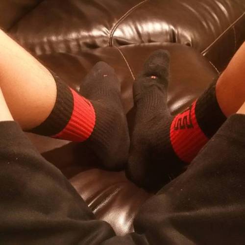 guysinshortsandsocks:  You know they are hot