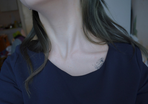 Do you like the collarbones, guys? o.o