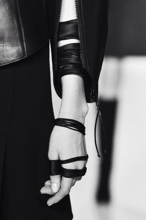 vagueism:  BLK × WHT || fav site 