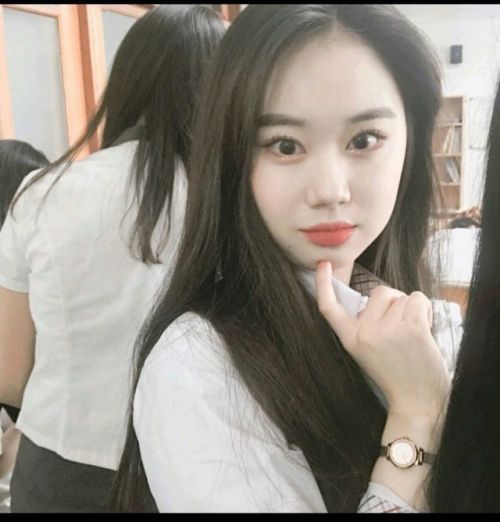 iwiwuess: 첫 제보입니다 신지민 19살 00년생 대구북구서식 운암고등학교재학  SNS:www.facebook.com/sooya0320  번호:010-7196-