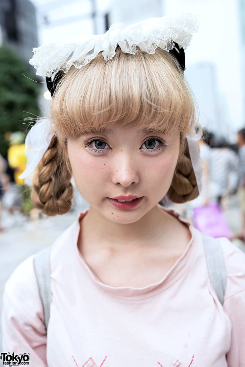 tokyo-fashion:  Kinako (18) and Miho (19) on the street in Harajuku with pastel hair, resale and vintage fashion, 6%DOKIDOKI, Nile Perch, Milklim, ribbons, bows, hearts, and seashells. Full Looks 