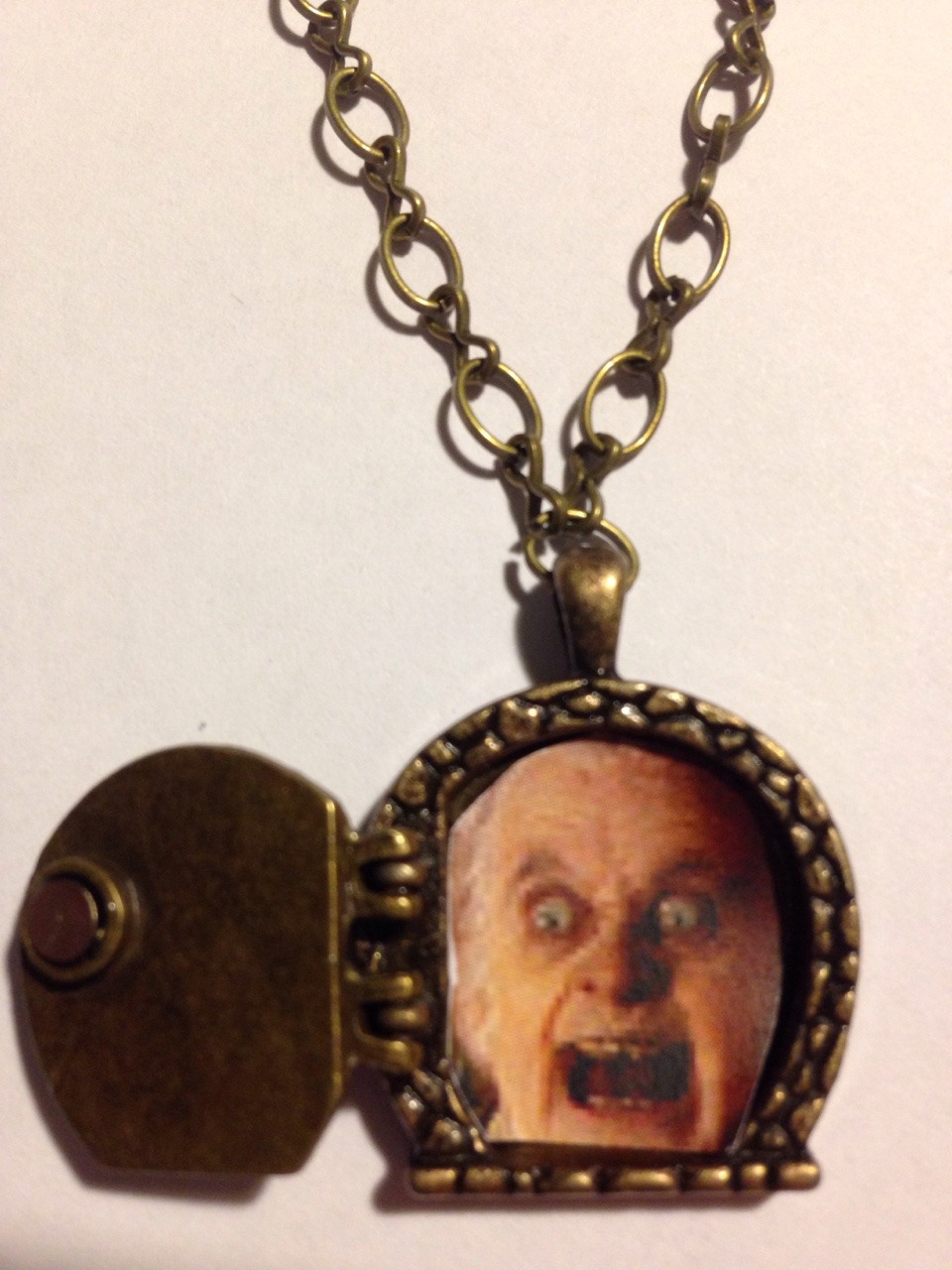 alwaysabeautifullife: bootycall-frogclickers:  I made my sister a necklace.  I need