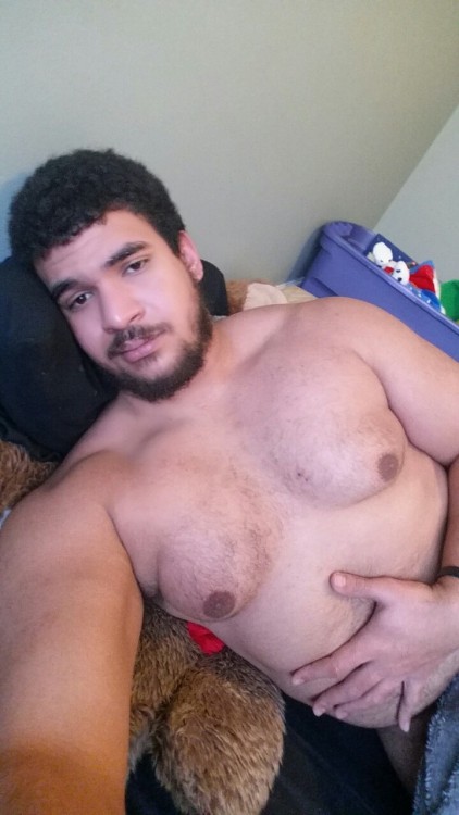 sportnut1989:  Please excuse the mess, but would anyone like to come cuddle and watch some football with me?