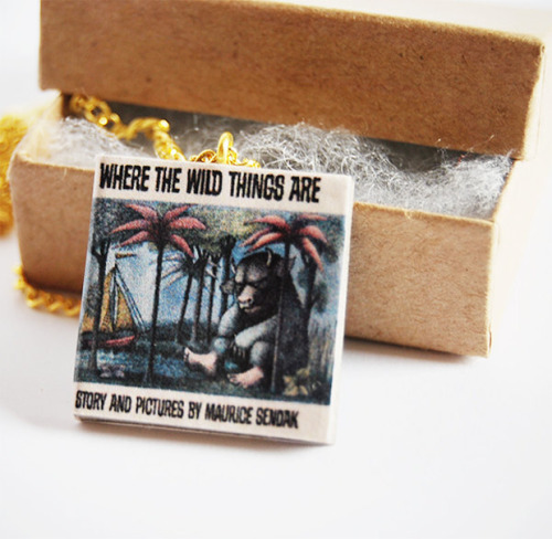 mentalflossr:  Wear Your Favorite Book Around Your Neck
