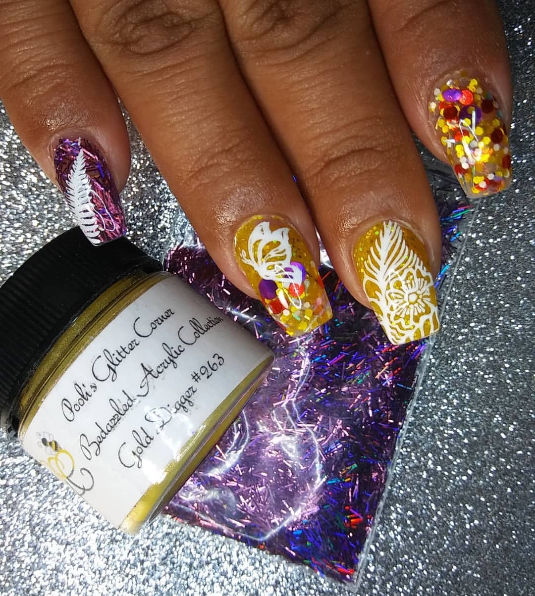 💛 also used @poohsglittercorner “gold digger” custom acrylic and #purpleholo tinsel 😍 #shortnails #poohsglittercorner #nailstamping #goldnails #happywednesday ✌
https://www.instagram.com/p/B1bMfIQgTqy/?igshid=1ty7iv0az8w0l