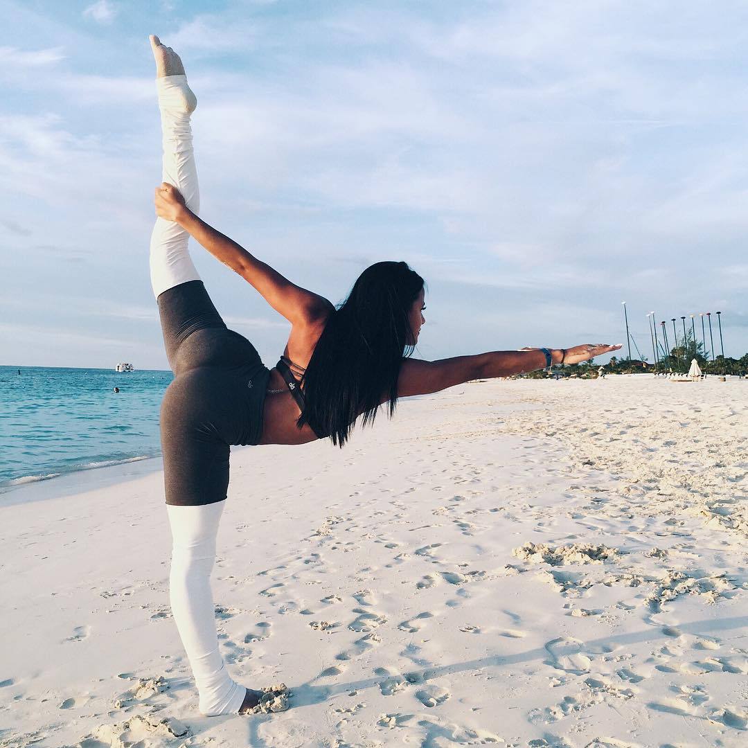 yogapantshotties:  find more at yogapantshotties.tumblr.com