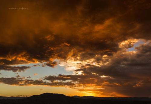 Big colours in the #Canberra dusk behind Mt Taylor between afternoon and evening storms #sunset #hea