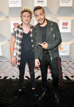 direct-news:  HQ’s - iHeartRadio Music Festival, Backstage. 