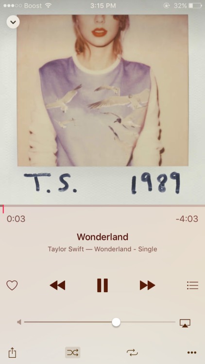 Snow days be like&hellip;baking brownies while jamming to music @taylorswift