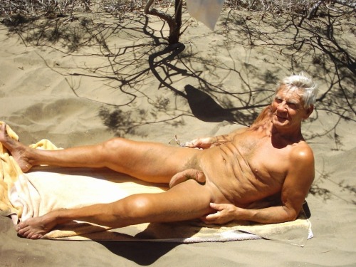 erasnude:Freedom at a blanket