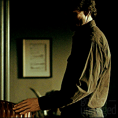 graham-unhinged:Will Graham stroking inanimate objects (and himself).