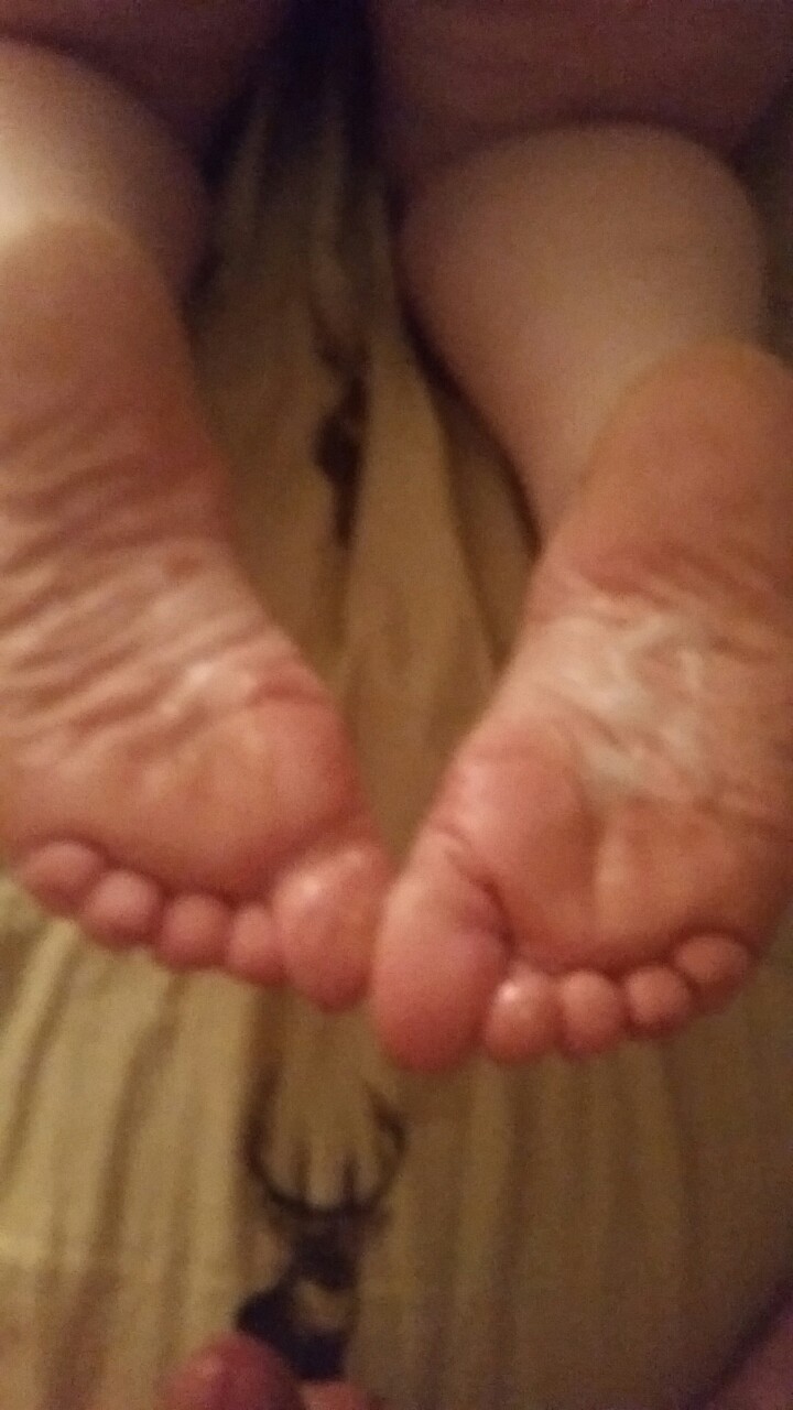 kevinamy9:  Foojob with a good ending love cumming on my wifes sexy feet 