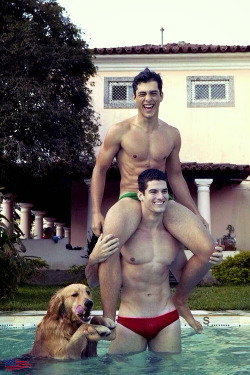 aplethoraofmen:  Best Friends justanallamericanboy:  http://justanallamericanboy.tumblr.com/ 