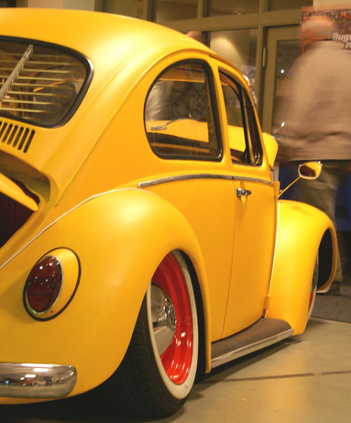 girls-n-cars:   > > girls-n-cars < <  