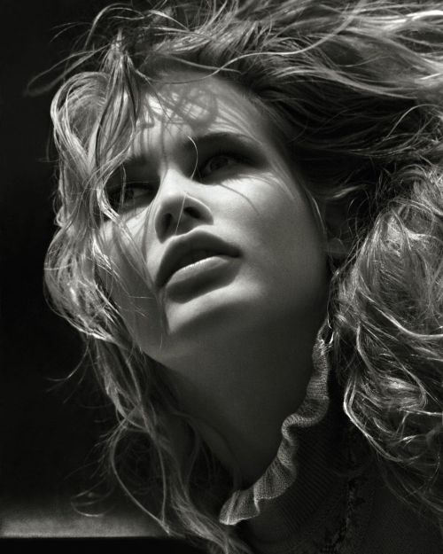 ohyeahpop:Claudia Schiffer, Rome, 1990 - from a shoot for Byblos - Ph. Albert Watson