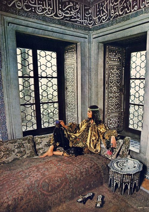 palm2palmlife:  Thea Porter. Photograph by Barry Lategan, Vogue, November 1971 