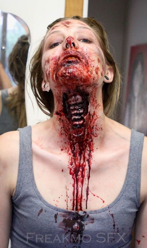 best-of-memes:  10 Mind-Blowing Halloween Makeup http://firstmemes.net/mind-blowing-halloween-makeup